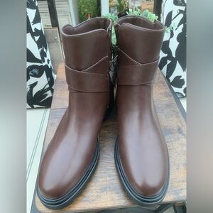 NWOT Unisa Women’s Ankle Brown Leather Zip up Buckle Boots